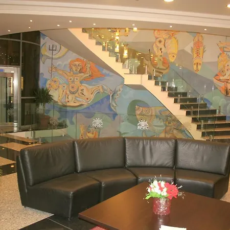 维瑞斯公寓式酒店 茨雷沃